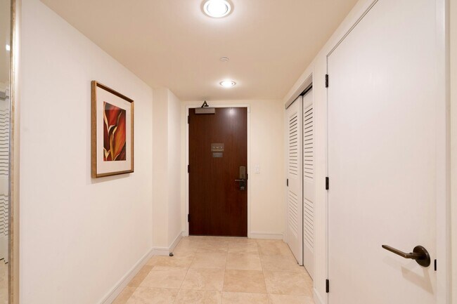 Building Photo - 223 Saratoga Rd