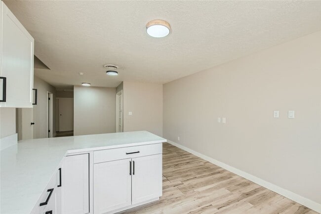Building Photo - STUNNINGLY REMODELED Single Story Home wit...