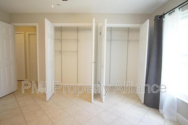 Building Photo - 7944 Goldleaf St
