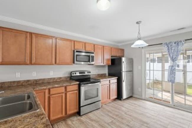 Building Photo - 2BR/2.5BA Townhome in The Gables