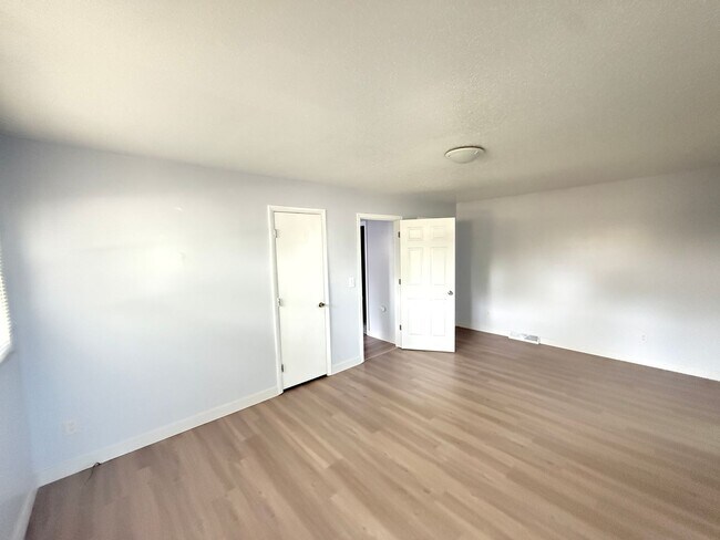 Building Photo - 432 Amherst Dr