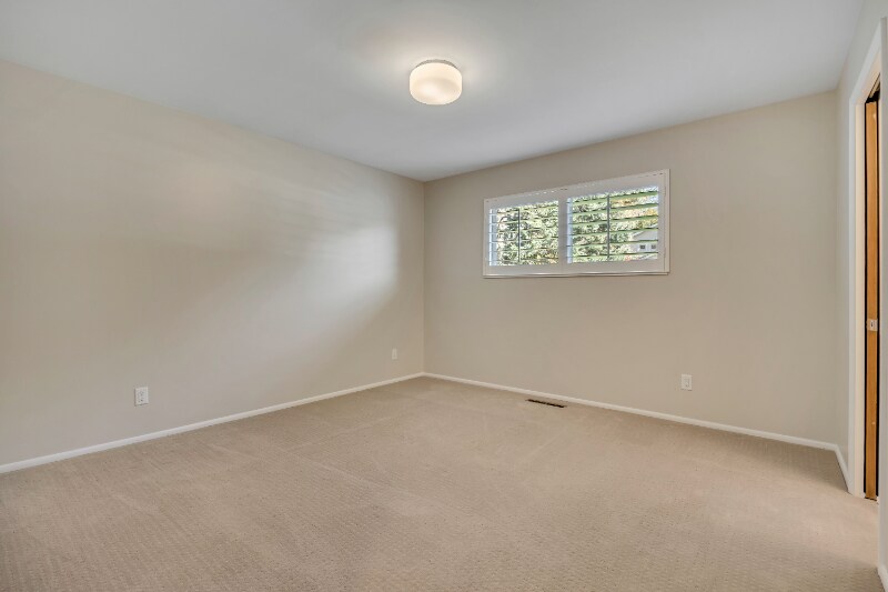 Building Photo - 3998 S Oliver Dr