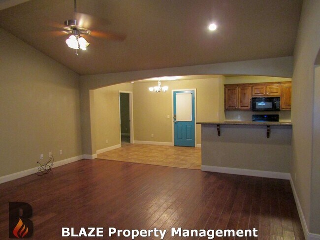 Building Photo - City View 4 Bedroom