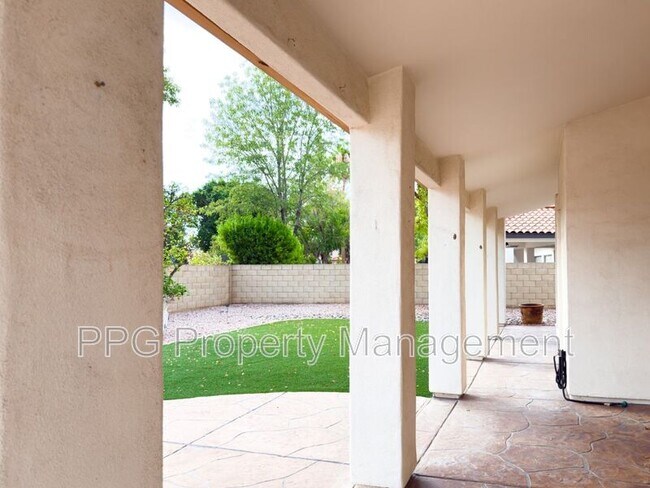 Building Photo - 5517 W Aster Dr