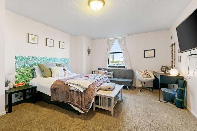 Building Photo - 401 S 1st St