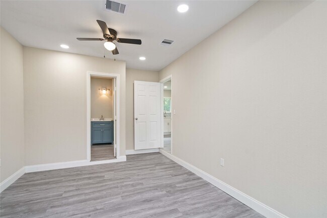 Building Photo - 9409 Fairland Dr