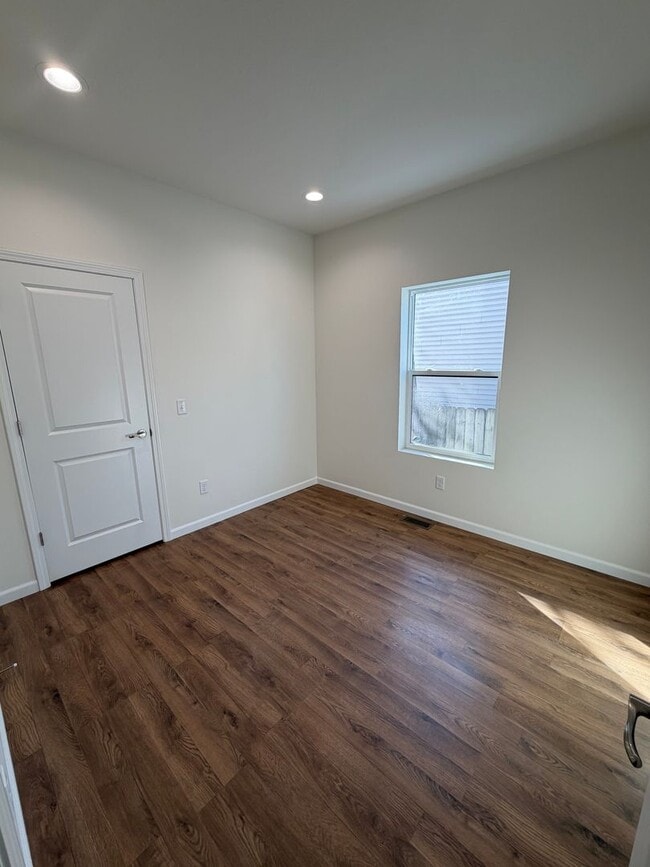 Building Photo - 3 Bedroom | 2 Bathroom | 1 Car Garage | Springfield MO!