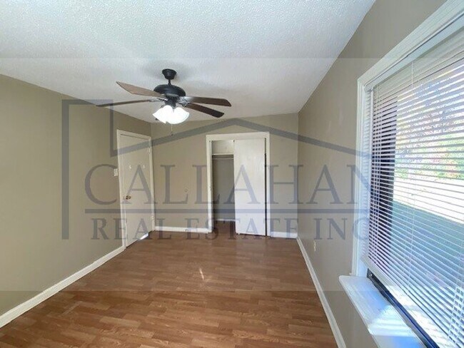 Building Photo - NLR Updated Home