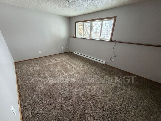 Building Photo - 912 9th Ave SE