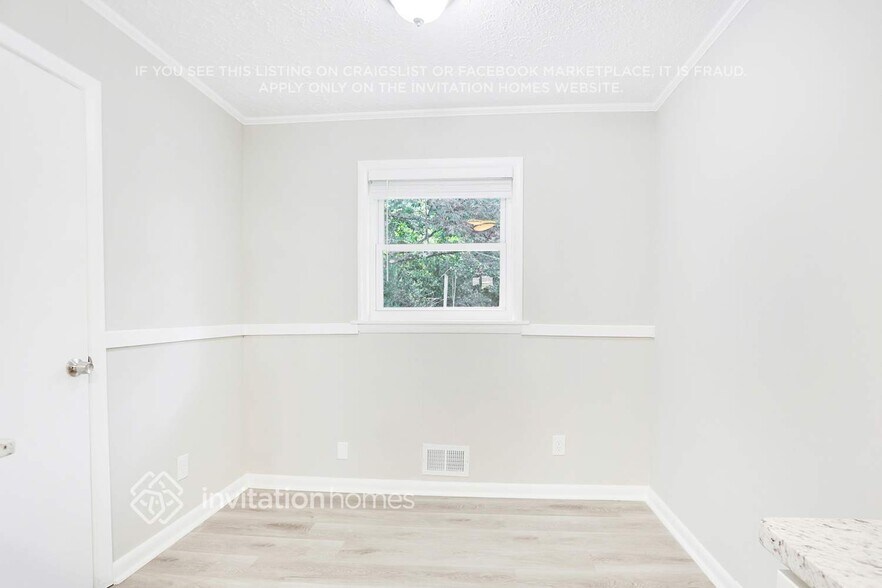 Building Photo - 2434 Shamrock Dr