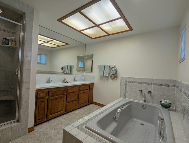 Building Photo - 9041 Emperor Ave