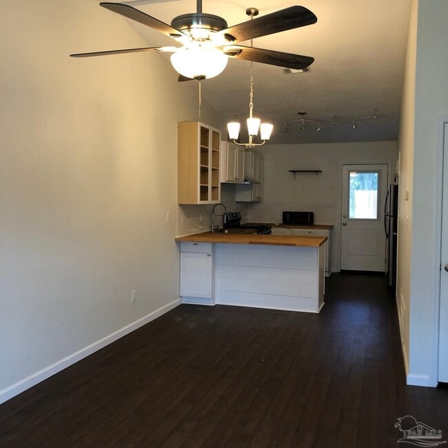 Building Photo - 5940 Mona Ln