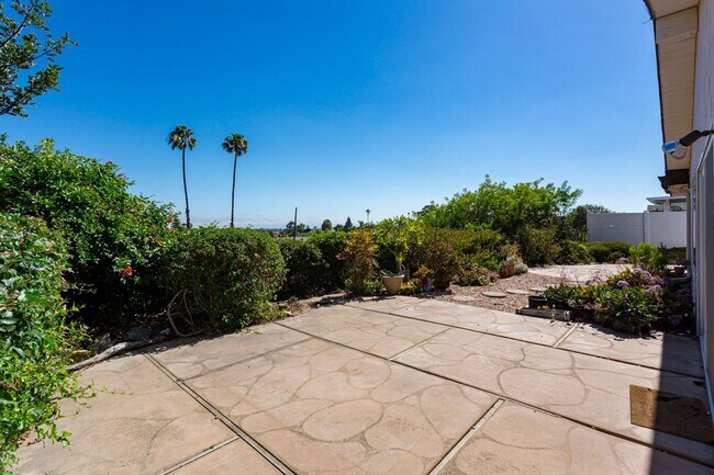 Building Photo - Large Traditional Home in La Mesa!