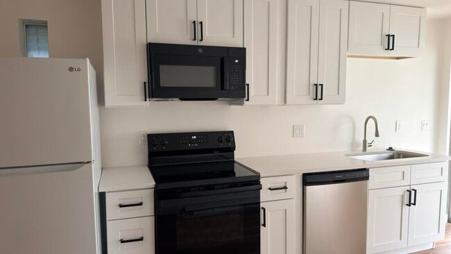 Building Photo - 7375 S Highland Dr