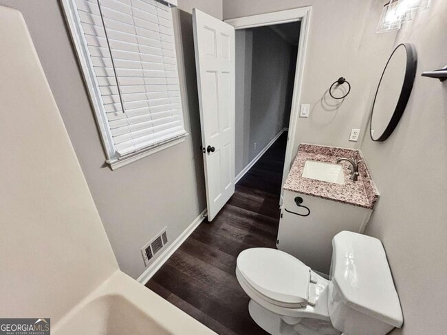 Building Photo - 1840 Cooper Lake Dr SE