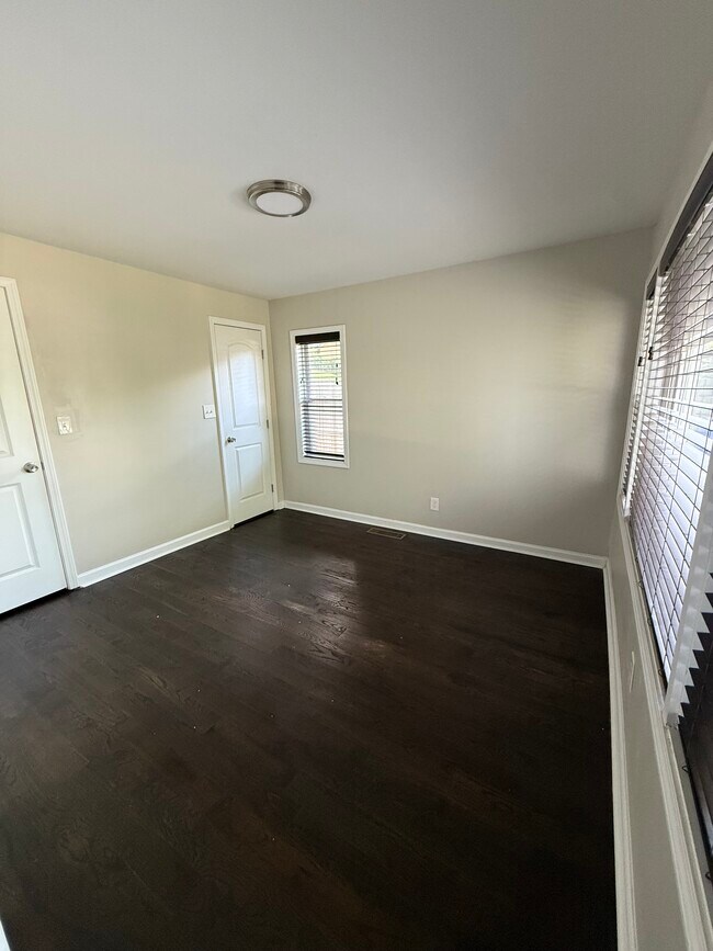 Room A - 1865 Winthrop Dr SE