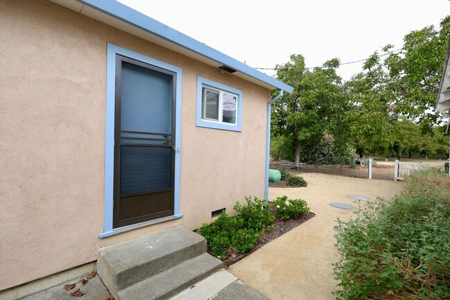 Building Photo - Newly Remodeled 1 Bedroom Country Home