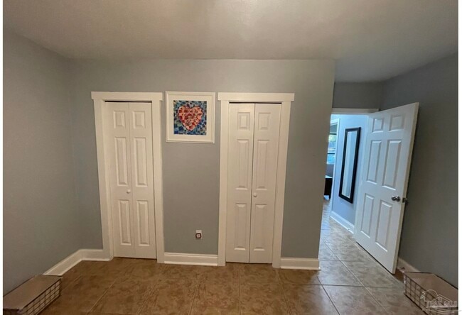 Building Photo - 4950 Martha Ave