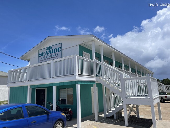 Primary Photo - 16410 Front Beach Rd