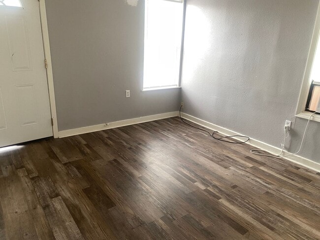 Building Photo - Cozy 1 Bed 1 Bath Duplex Near ACU