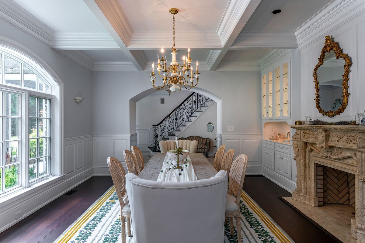 Building Photo - 247 Roxbury Rd