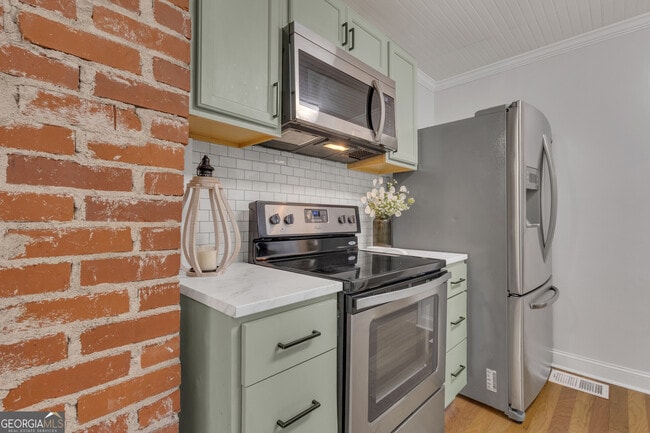 Building Photo - 9 Meridian Dr