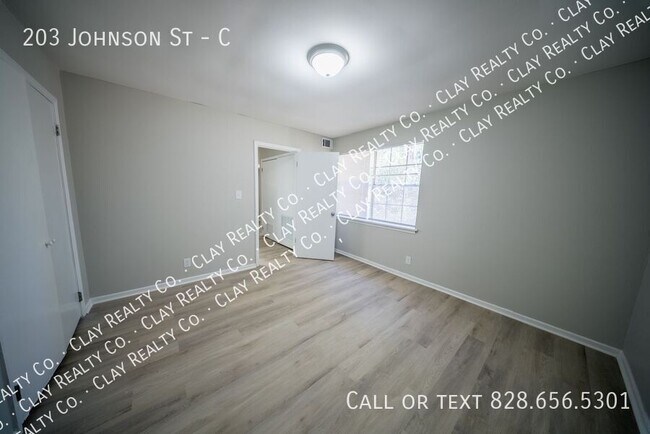 Building Photo - 203 Johnson St