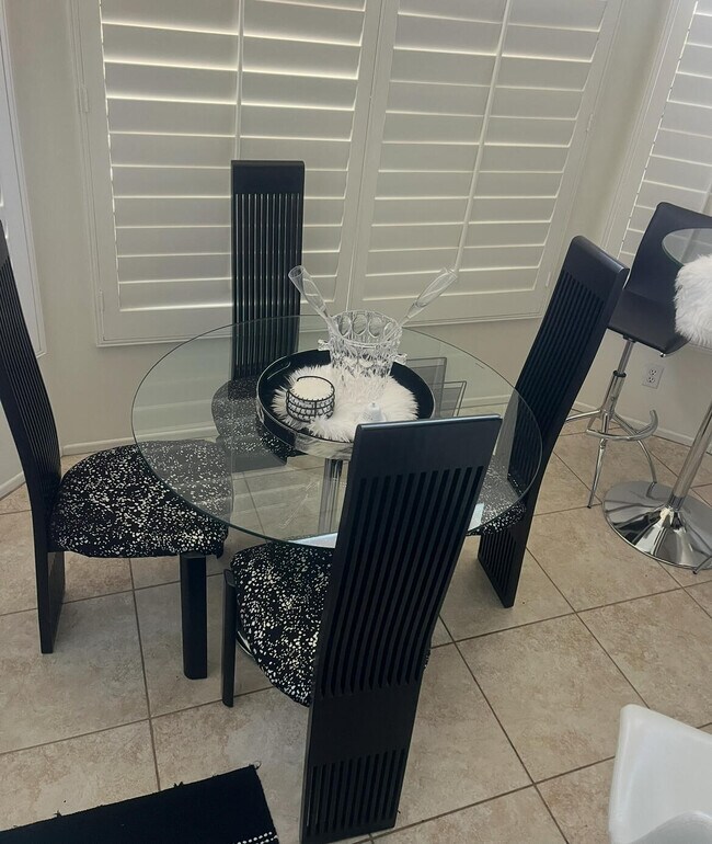 Building Photo - 78582 Dancing Waters Rd