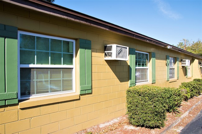 Building Photo - Courtyard Villas