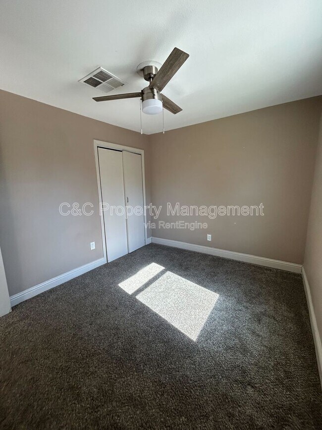 Building Photo - 1222 W Saginaw Way