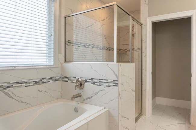 Building Photo - 2533 Capstone Dr