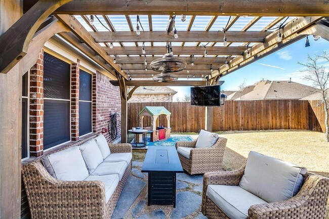 Building Photo - 3309 Comal Dr