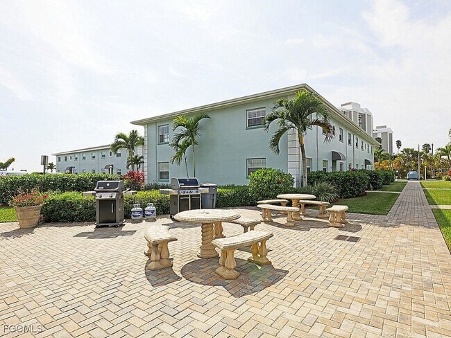 Building Photo - 3336 N Key Dr
