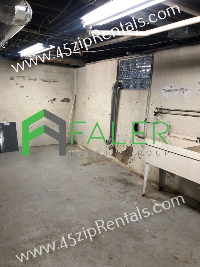 Building Photo - Belmont Ranch with LOTS of Space!