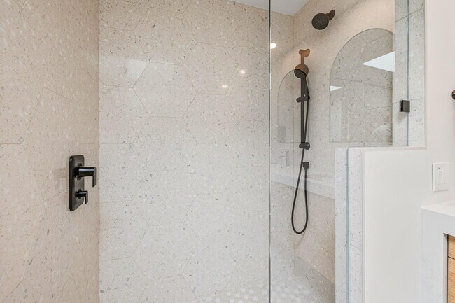 Building Photo - 179 Gran Via