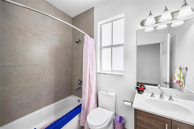 Building Photo - 10470 NW 69th Terrace