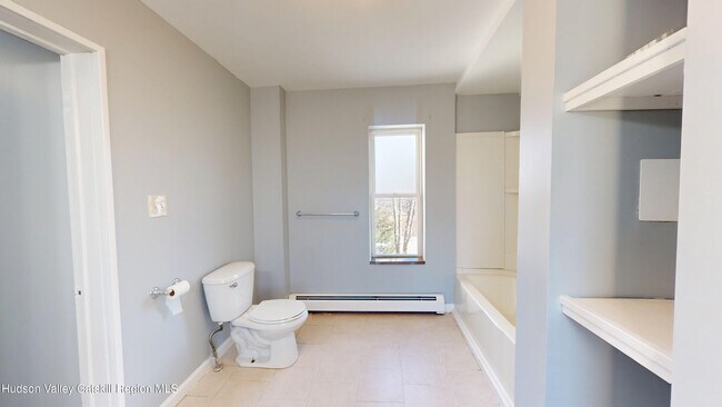 Building Photo - 16 Bailey St