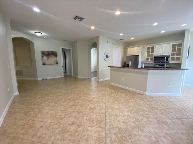 Building Photo - 8203 NW 128th Ln