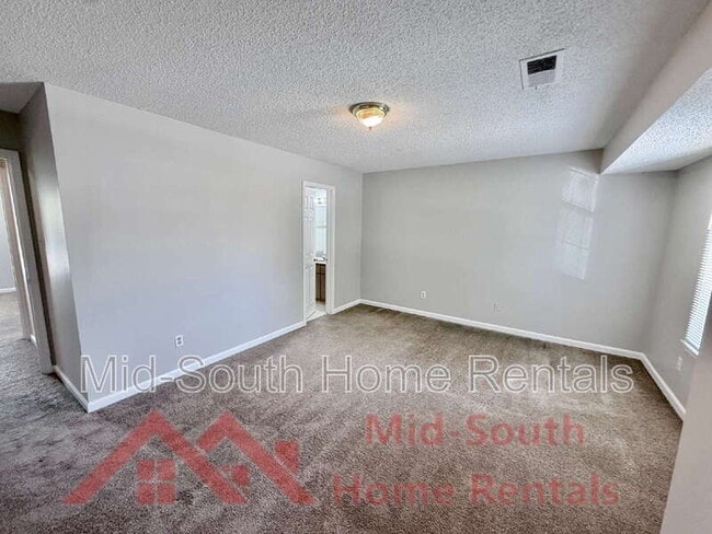 Building Photo - 6007 Hickory Cove