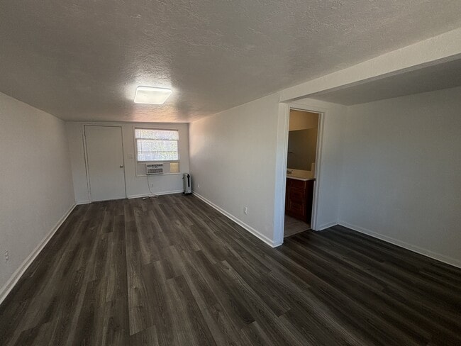 Building Photo - 1301 Higbee Dr