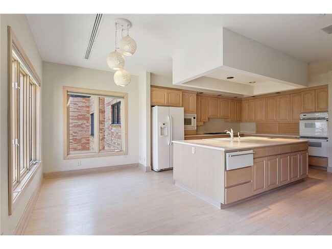 Building Photo - 1830 Eagle Ridge Dr