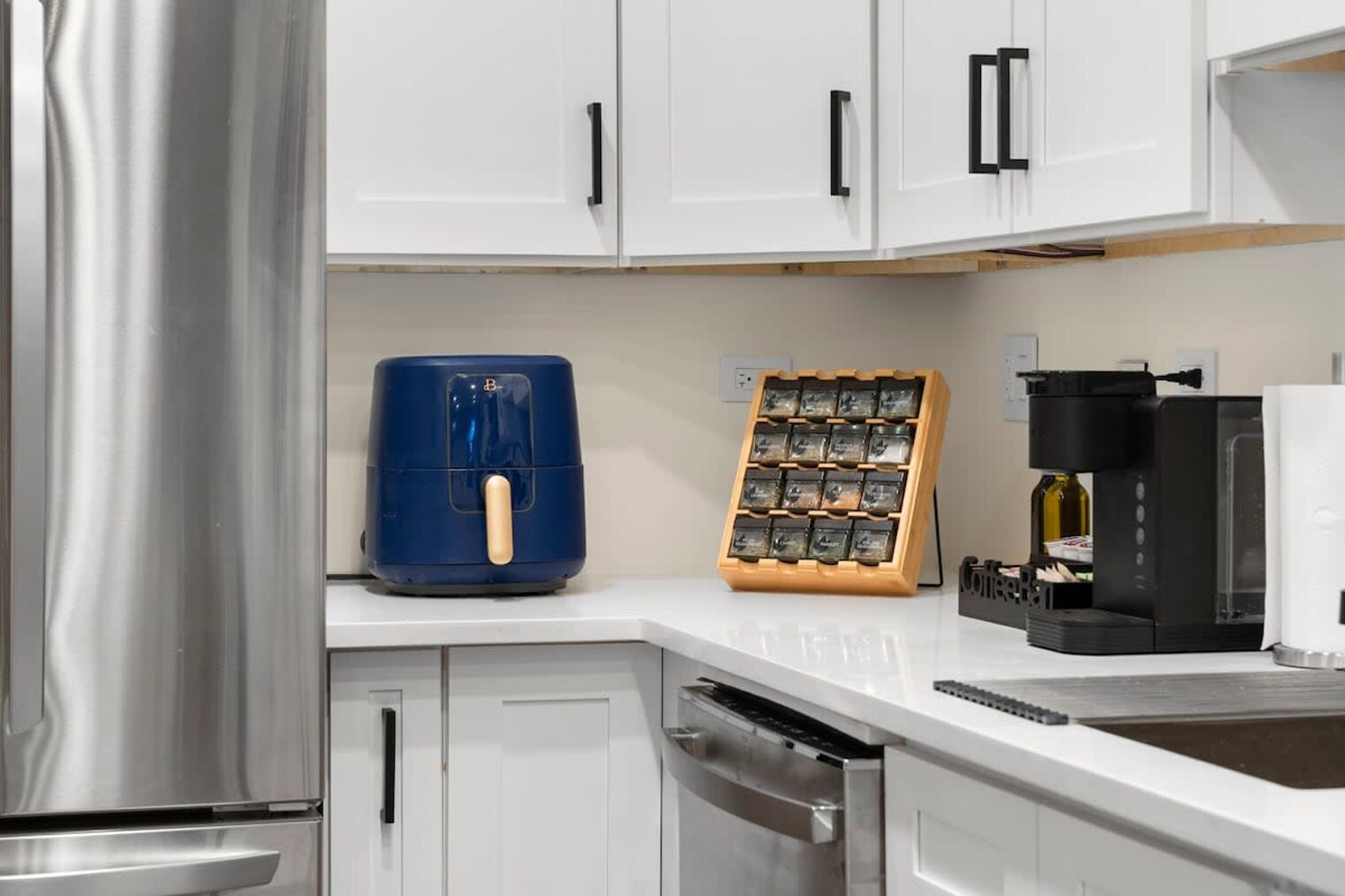 Building Photo - 1543 N Claremont Ave