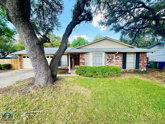 Primary Photo - Welcome to Your Dream Home in Thunderbird ...
