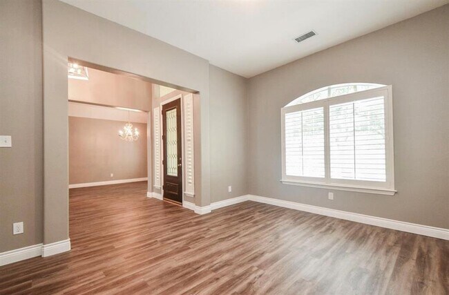 Building Photo - 18 E Knightsbridge Dr
