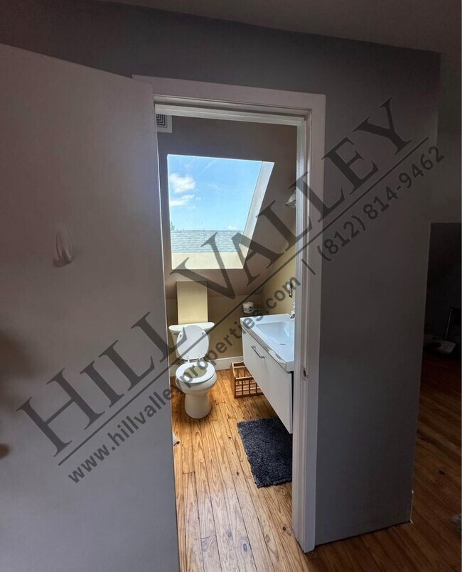 Building Photo - Two Bedroom Upper — All Utilities Paid!