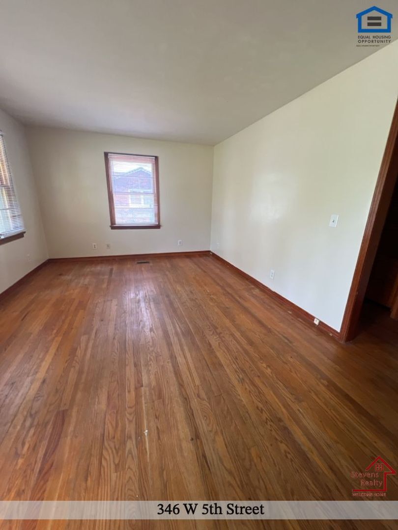 Building Photo - 346 W 5th St