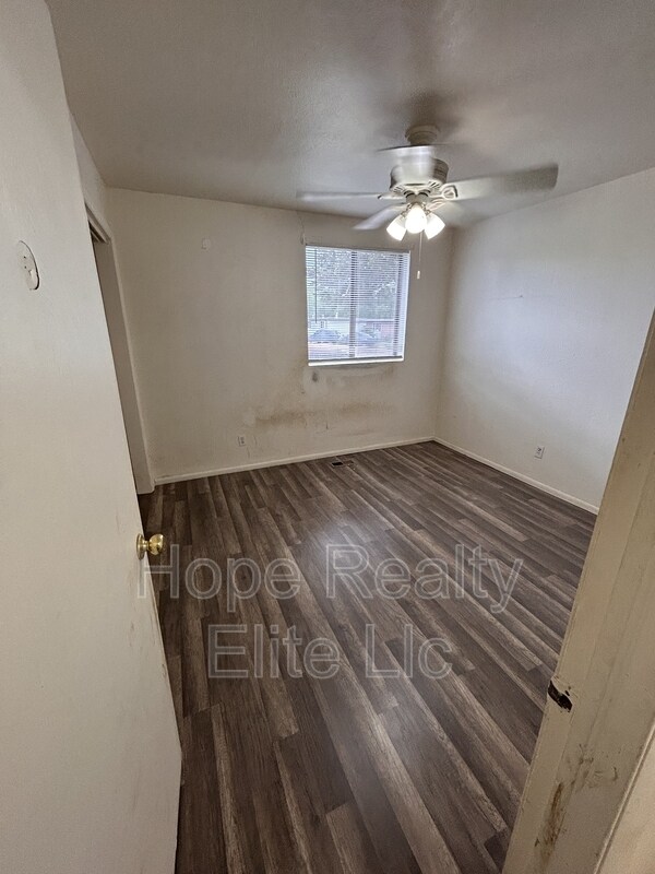 Building Photo - 334 Fairway S