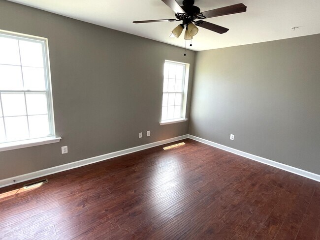 Building Photo - 262 Garrison Way