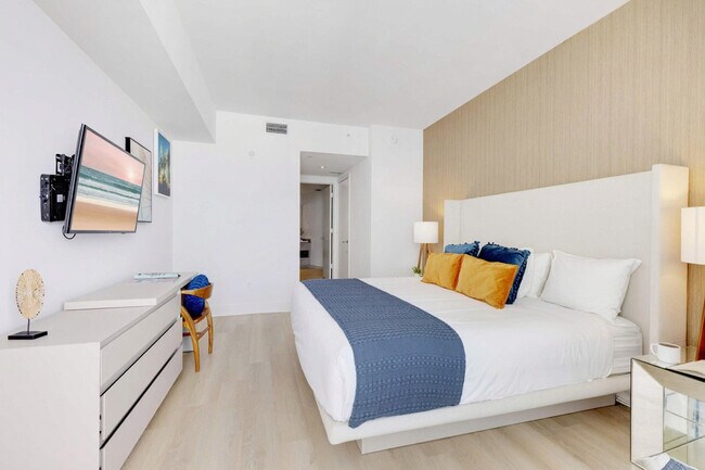 Building Photo - 4111 S Ocean Dr