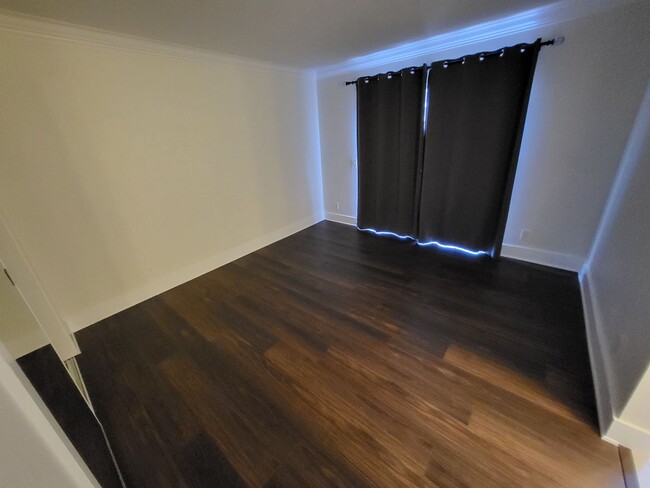 Building Photo - NEW PRICE REDUCTION!!! Beautiful Condo: 3 ...